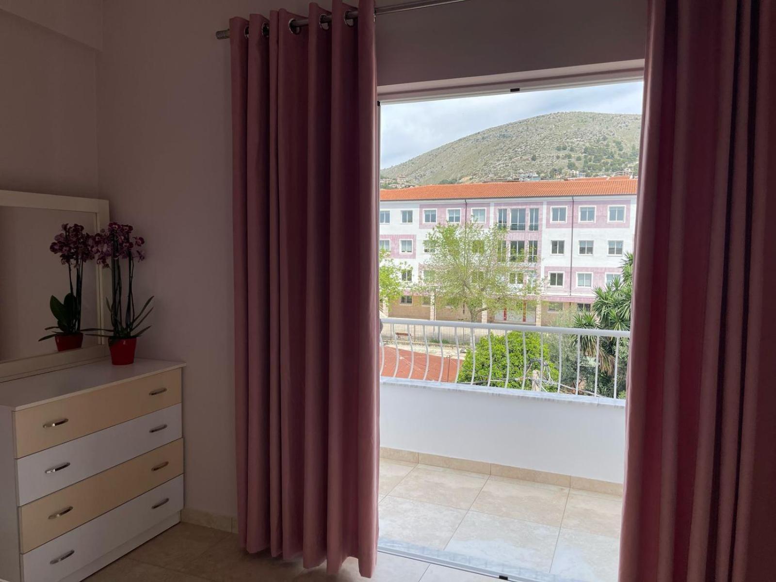 Linda Home Sarande Luaran gambar