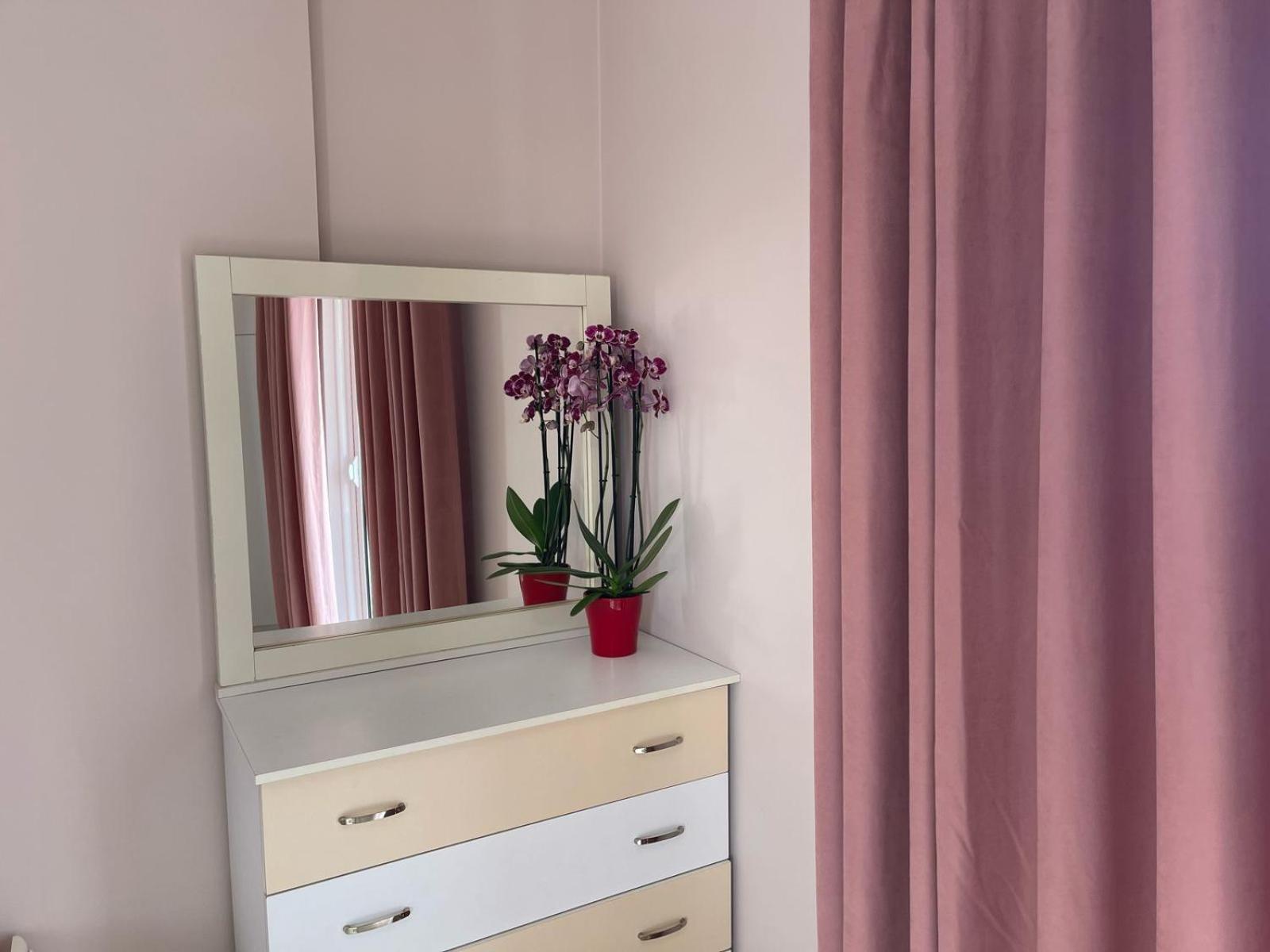 Linda Home Sarande Luaran gambar
