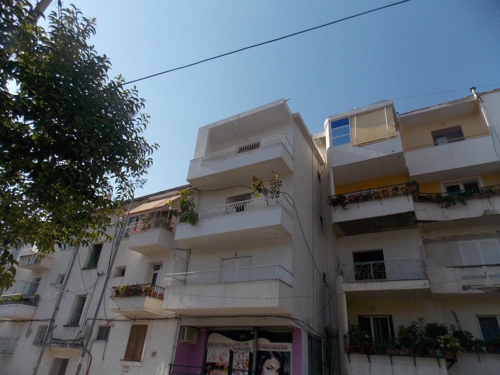 Linda Home Sarande Luaran gambar