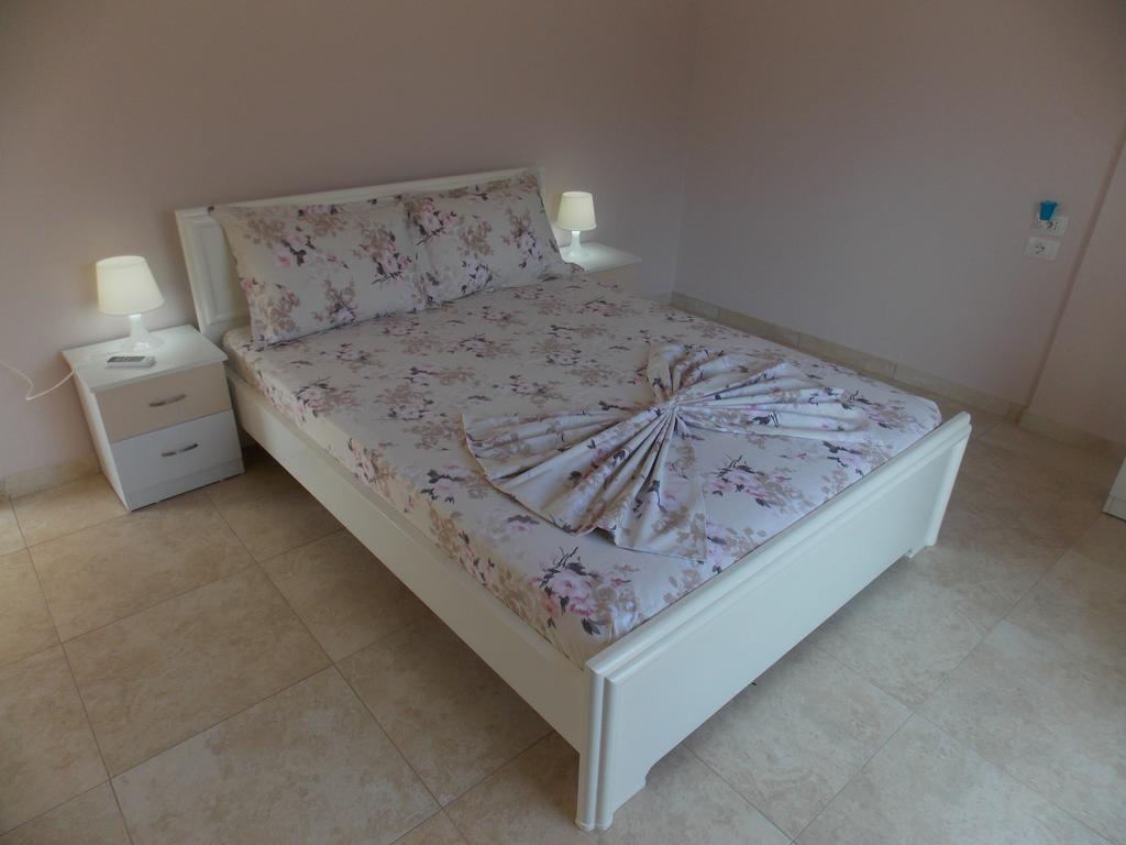 Linda Home Sarande Luaran gambar