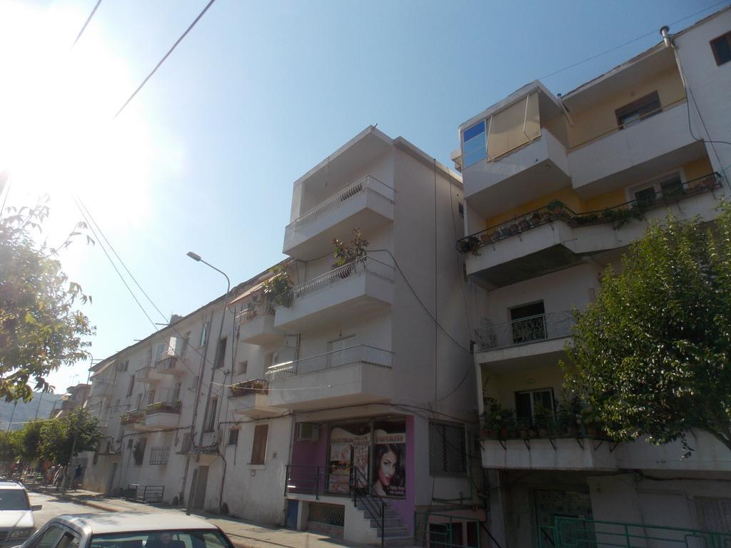 Linda Home Sarande Luaran gambar