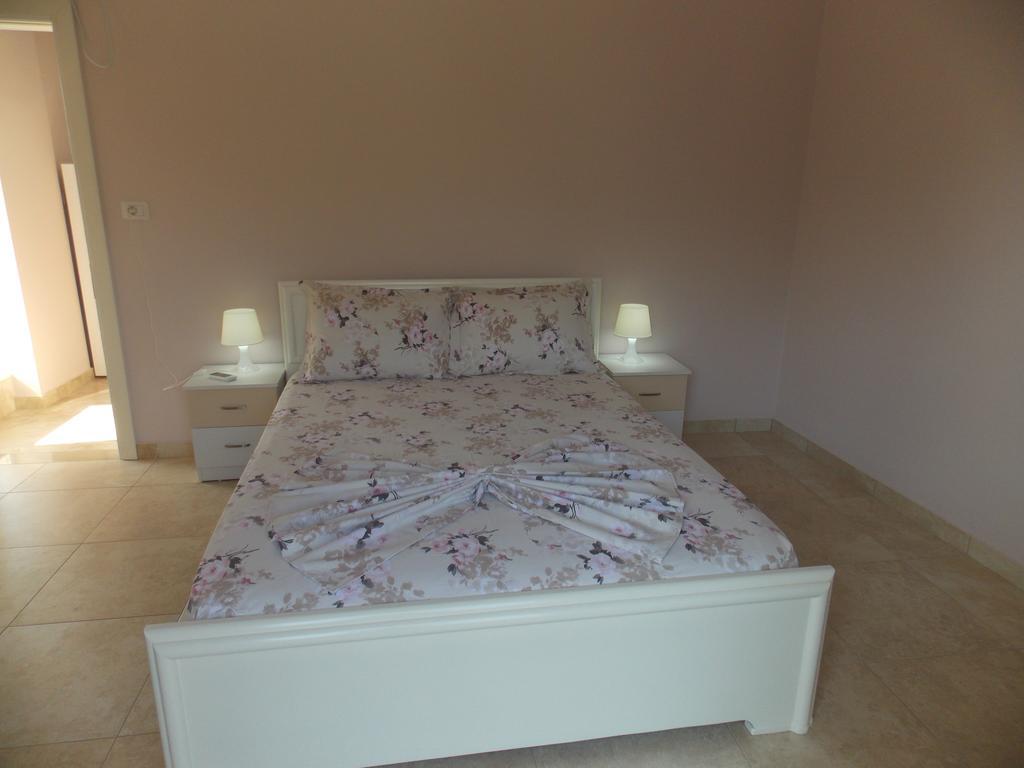Linda Home Sarande Luaran gambar