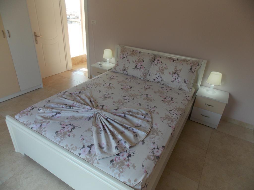 Linda Home Sarande Luaran gambar